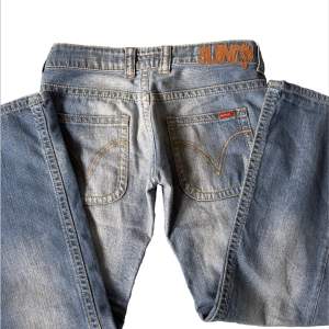 Lågmidjade jeans ifrån blend som tyvärr inte kommer till användning, midjemått tvärs över är 40cm⭐️ skriv för fler bilder, köpare står för frakt 