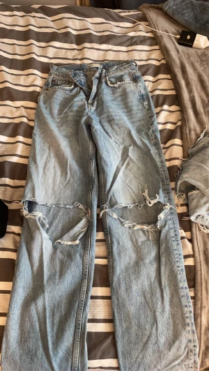 Baggy jeans  - Säljer dem för använder inte. Använda många nåra ggr men bra skick. 