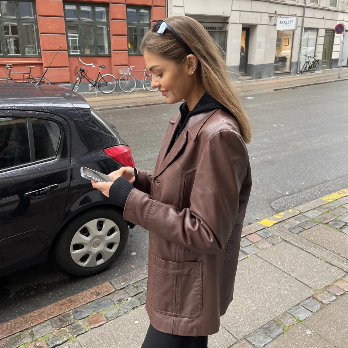 Skinnjacka i brunt läder