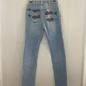 Acne jeans - Säljer dessa super coola jeans från acne. De har används ett fåtal gånger och är i nyskick.