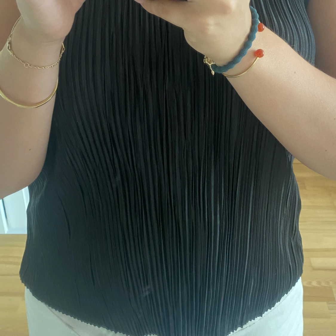 Blus i satin plisserad - 90