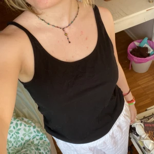 Svart linne - Aldrig använt, fint skick. Skriv privat för fler bilder/frågor. Köparen står för frakten men kan mötas upp i malmö 💝