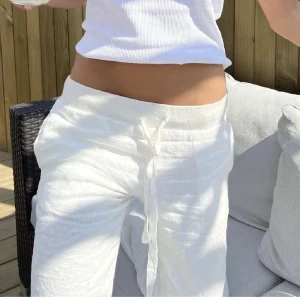 Alobha linne byxor - Helt oanvända alobha linne byxkor. Råkade köpa en för liten storlek men glömde lämna tillbaka i tid! 