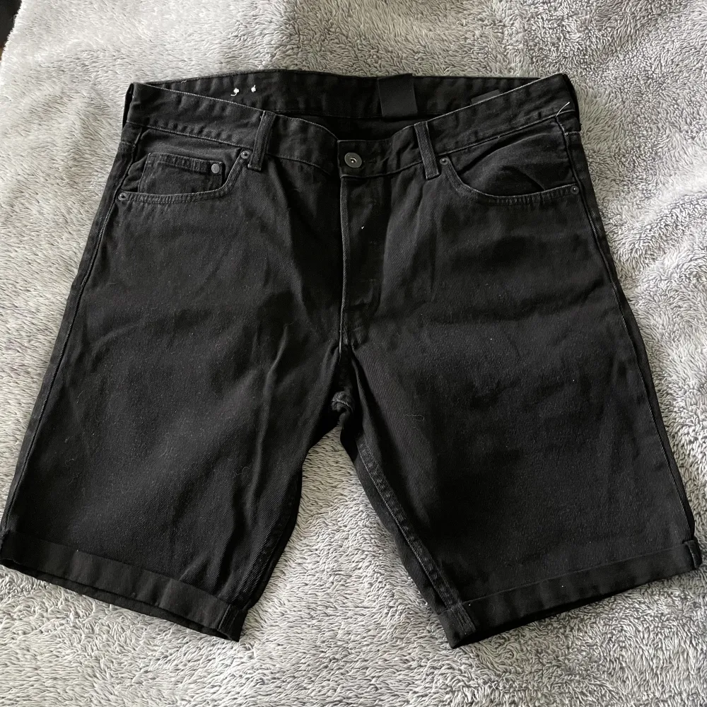 Svarta jeans shorts fråm H&M. Shorts.