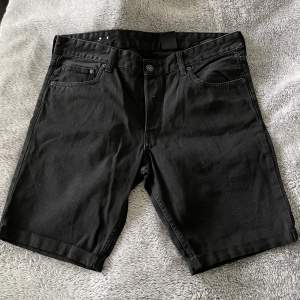 Svarta jeans shorts fråm H&M