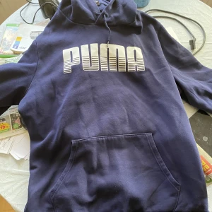 Puma luvtröja  - Puma luvtröja i fint skick.  Givetvis nytvättad.