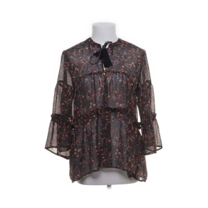 Blus - Säljer den här fina blusen som passar perfekt till sommaren💓