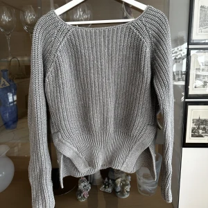 stickad Hunkydory tröja - Super snygg tröja med knappar längst sidorna