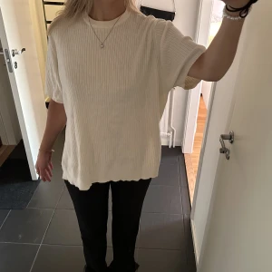 Tröja - Ribbad kortärmad stickad tröja 🫶🏼