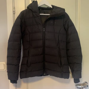 Vinterjacka - Vinterjacka kortare i modellen, köpt för 2999