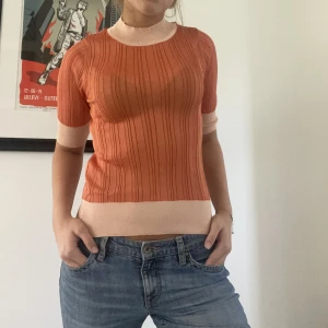 Topp från mango - Topp från mango med coola färger!!!