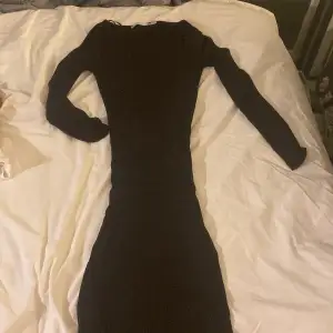 En jätte fin klänning från lager 157 säljer för den aldrig kommer till användning den e helt som ny❤️
