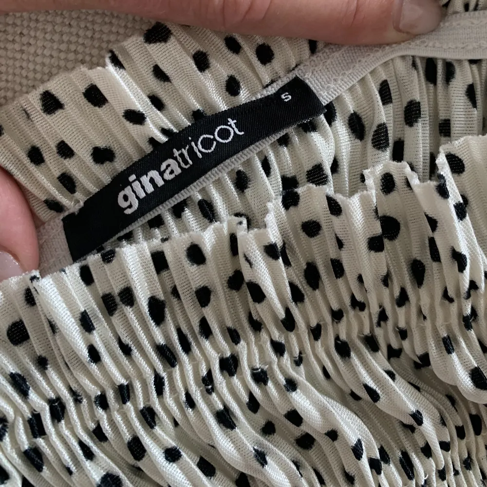 Black and white polka dot set from Gina tricot size small. Klänningar.