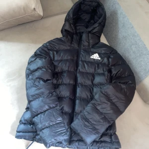 Adidasjacka - Säljer min adidasjacka, storlek S. Fint skick 