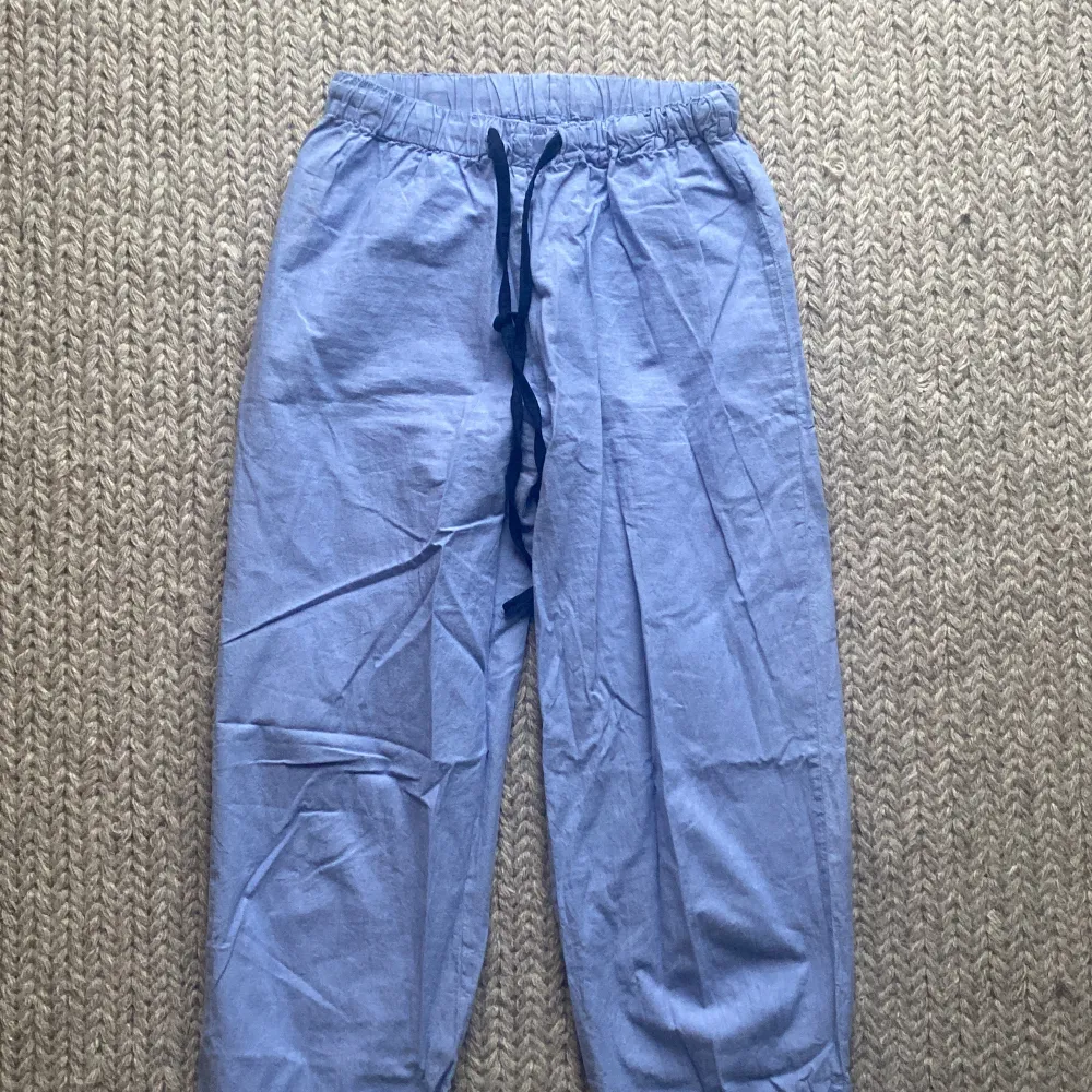 Perfekta pyjamas byxor som tyvärr är för korta för mig, (är 174), endast använd fåtal gånger pga detta! . Jeans & Byxor.