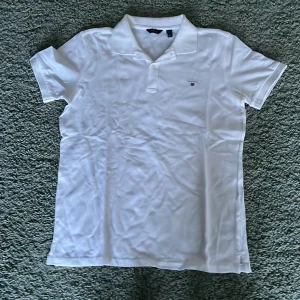 Gant polo! - Vit Gant polo säljes i gott skick!