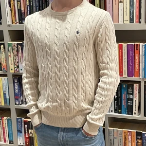 Morris kabelstickad tröja - Morris kabelstickad tröja i utmärkt skick 9/10. 