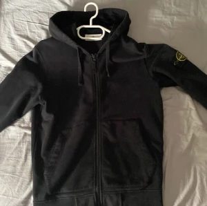 Stone island  - Går inte se att den är använd inte en fläck eller skada som ny