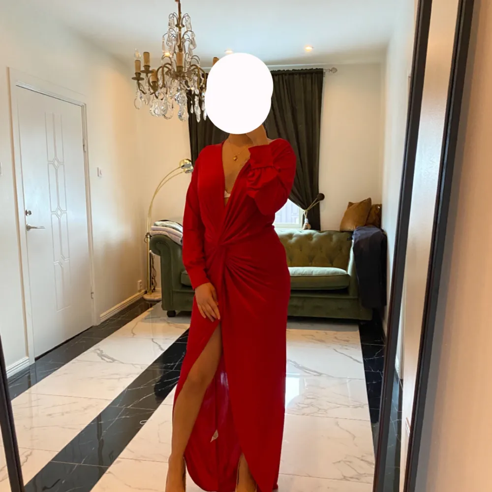 #Röd klänning . Klänningar.