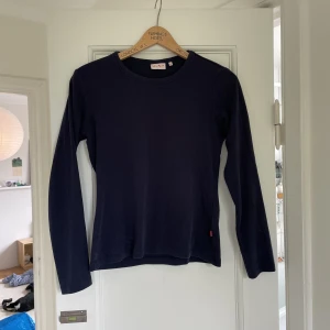 långärmad tröja - marinblå långärmad tröja från jackpot. Fint skick, inga defekter.💙💙