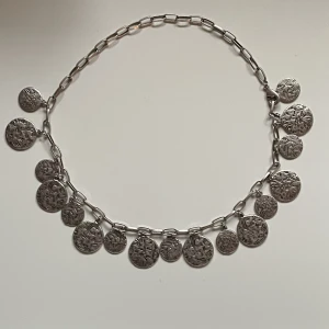 Silverhalsband - Gulligt med flera berlocker !!