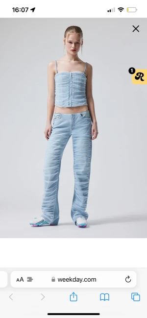 Mesh jeans Weekday - As coola jeans❤️‍🔥originalpris: 950kr💞midjemått:41cm rakt över, innerbenslängd:81cm, stussvidd:55