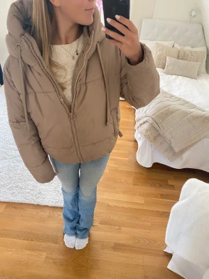 Storlek: xs - Så fin jacka från zara i storlek xs. Perfekt nu till vintern