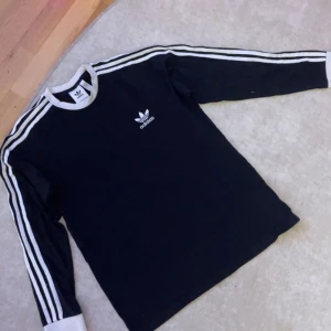Adidas tröja  - 9/10