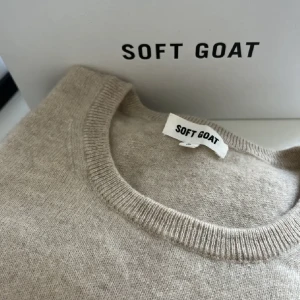 Soft goat - Säljer denna supersnygga Kashmir tshirt från softgoat som är inneskorna använd Max 3 gånger!