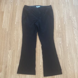 Kostymbyxa - Evoked vila provkollektion. Oanvända