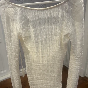 Pull and bear standkläning - Säljer nu denna populära standkläningen från Pull and bear, jätte fin och perfekt till stranden 