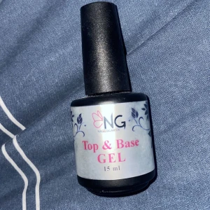 Top lack gelé naglar  - Topcoat knappt använd, Ganska mycket i   Genomskinligt 