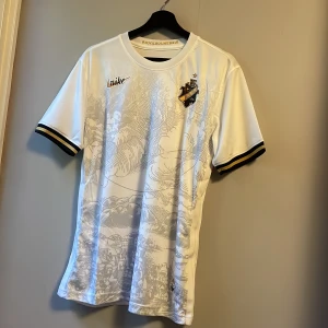 Aik special edition tröja  - AIK special edition tröja. Strl M inga skador skriv för mer info. Priset kan diskuteras.