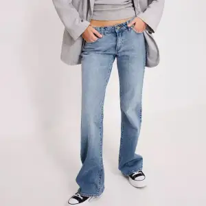 Nästan aldrig använda & lågmidjande jeans från Abrand! Nypris 1000kr, storlek w29 som är 38😊