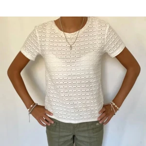 Zara t shirt  - Jätte fin t shirt från zara men används inte längre 💞priset går att diskutera!