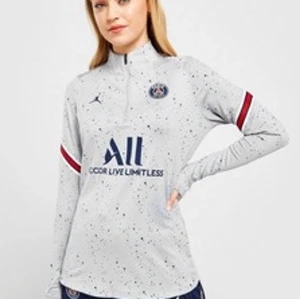 Psg tröja - Nästan helt ny Psg tröja köpt ifrån Jd , säljer då jag inte tycker om den så mycket. Köpte för 750:-