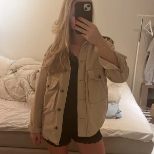 Beige vårjacka från Bershka - Kom gärna med prisförslag☺️💕