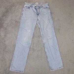 Jeans - Knappt använda jeans från Gina Tricot, midwaist