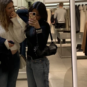 Liten väska❤️‍🔥 - Super praktisk med många fickor men inte i min smak så därför den säljs💓