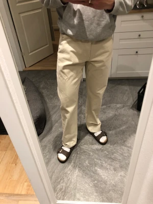 Vailent jeans  - Snygga vaielent jeans i storlek S men passar M och L eftersom de är rätt stora storlek. Aldrig använda 