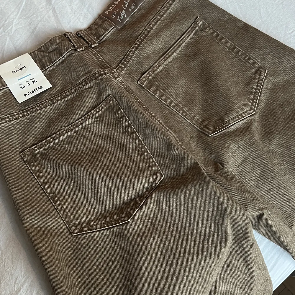 Nya jeans från pull & bear med prislapp kvar. Straight modell! Färgen är mer brun i verkligheten . Jeans & Byxor.