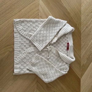 Benvit bolero/kofta - Jättefin typ virkat kofta/bolero!