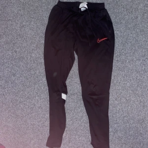 Nike Byxor - Nike byxor det är för små För mig det är använda men inget fel