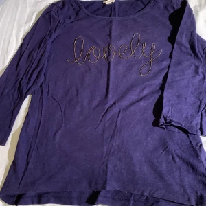 Esprit tröja - Blå skön tröja med trekvartslång ärm från Esprit. Storlek 38/40