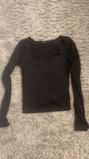 Jättefin tröja  - En jättefin tröja som jag tyvärr inte kan ha använd en gång och den är från Gina storlek s