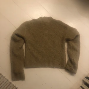 stickad tröja  - supermjuk supermysig stickad tröja från monki!