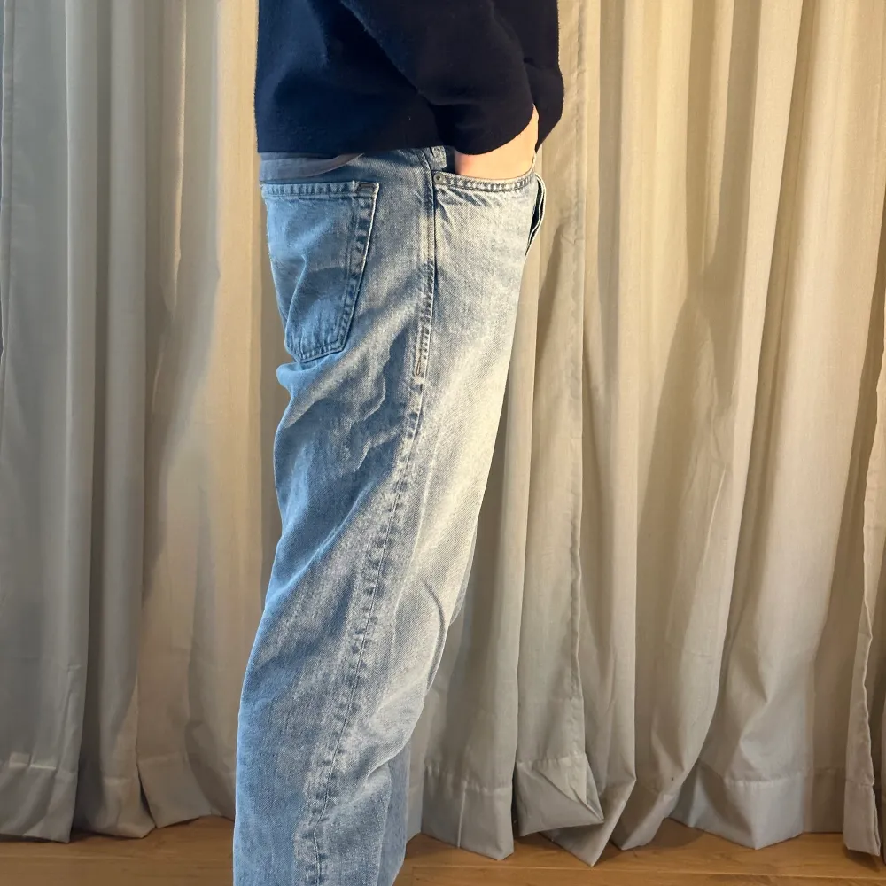 Snygga ljusblåa jeans med passform Louise/chris i st W30/L32. Jeans & Byxor.