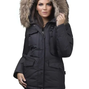 Hollister jacka  - Vinter jacka i mycket bra skick, inga skador eller märken. Kan användas med och utan pälsen (du får med pälsen)    Använd en vinter! 