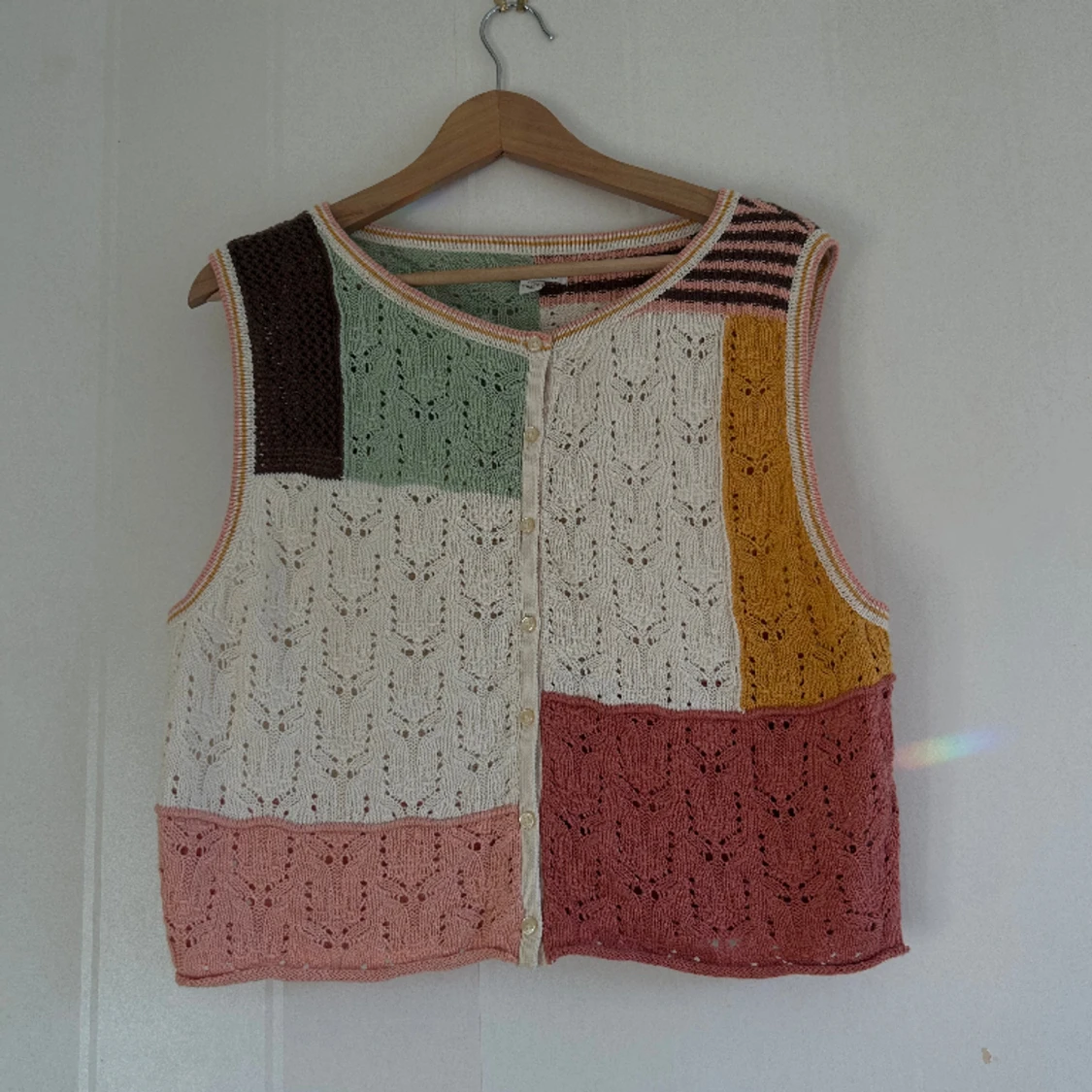 Färgglatt väst ifrån american eagle  - 90