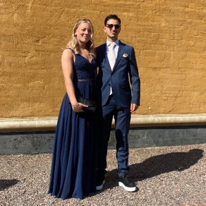 Balklänning✨ - Säljer nu min fina balklänning jag hade på balen förra året, skicket är som ny. Nypris är ca 2300kr. Jag är 167cm lång. Skicka privat för mer bilder osv🫶🏼✨ 